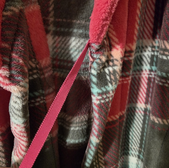 ULTA Bath robe. - Picture 3 of 8